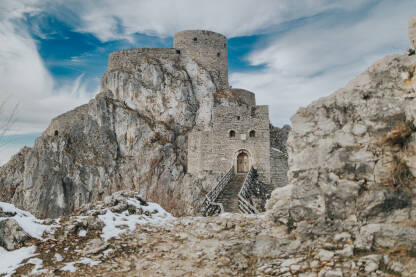 Tvrđava Srebrenik je srednjovjekovna tvrđava na području današnje općine Srebrenik, Bosna i Hercegovina. Decembra 2004. godine, tvrđava Srebrenik proglašena je nacionalnim spomenikom Bosne i Hercegovi
