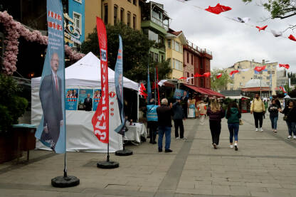 Izbori u Turskoj Predizborna kampanja, zastave, plakati i štandovi