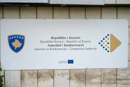 Kosovo, Priština. Autoritet za konkurenciju. Kosovo, Priština. Autoritet za konkurenciju. Znak na tabli.
