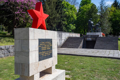 Park narodnih heroja u Bileći Park narodnih heroja sa kosturnicom u Bileći proglašava se nacionalnim
spomenikom Bosne i Hercegovine