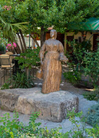 Statua Emine, Mostar Statua Emine u Mostaru iz pjesme Alekse Šantića
