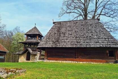 Crkva Svetog Nikolaja u Romanovcima Crkva Svetog oca Nikolaja u Romanovcima. Stara crkva brvnara u kojoj se vjenčao pisac Petar Kočić i Milka Vukomanović 1904. godine.