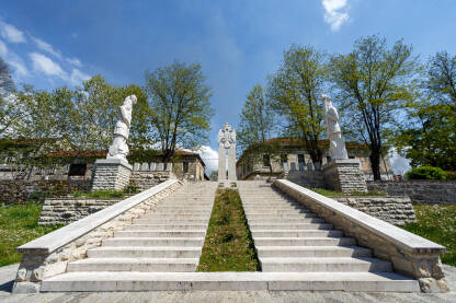 Ravnogorski park, Bileća Ravnogorski park u Bileći, otvoren 2014. godine. Spomenik je djelo akademskog vajara Milivoja Bokića