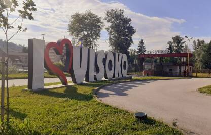 Natpisi I love Visoko i KTK Visoko u gradu Visoko