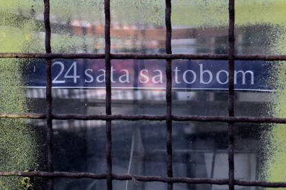 Nasilje u porodici. Zatočenost sa nasilnikom. 

Fotografija besplatna za ilustrovanje medijskih sadržaja o nasilju, svako drugo korištenje je zabranjeno.

Autorka: Svjetlana Panić