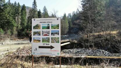 Turistička tabla sa osnovnim informacijama o parku "Tajan".