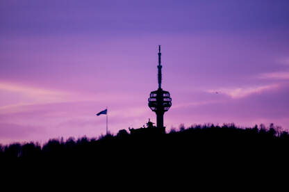 Hum, Sarajevo Fotografije nastale 2020. godine za vrijeme izolacije sa prozora garsonjere na Skenderiji i dio su serijala Purple.