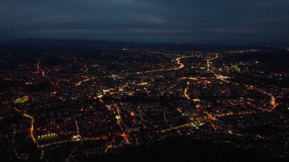 Banja Luka Banja Luka, panoramski snimak grada u predveče sa upaljenom rasvjetom