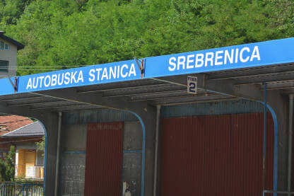 Autobuska stanica, Srebrenica Autobuska stanica u Srebrenici.
Srebrenica nema autobuske stanice od kraja 2018. kada je objekat oduzela banka.