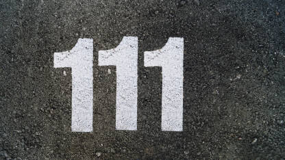 Broj 111 Broj 111 na asfaltu