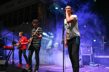 Davor Gobac, grupa Psihomodo pop. Davor Gobac, frontman rock grupe Psihomodo pop.