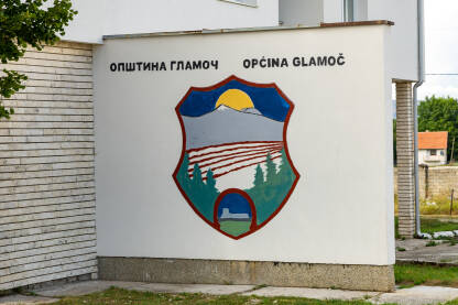 Opština Glamoč - Grb Opština Glamoč - Grb na fasadi zgrade