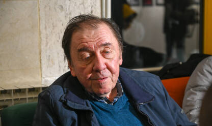 Profesor Miodrag Živanović, Banjaluka Profesor Miodrag Živanović diplomirao je na Filozofskom fakultetu, Odsjek za filozofiju i sociologiju u Sarajevu. Doktorat iz oblasti filozofskih nauka odbranio je u Sarajevu 1987.
