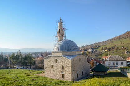 Rekonstrukcija minareta na džamiji. Livno, BiH. Rekonstrukcija minareta na džamiji. Livno, BiH.