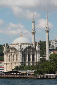 Ortakoy džamija Ortakoy džamija u Istanbulu na obali Bosfora