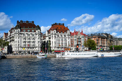 Stockholm, Švedska: Zgrade u centru grada. Obala Strandvägen sa historijskim zgradama.