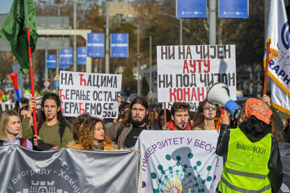 Studenstki protesti u Srbiji. Studentske blokade. Studeti blokiraju ulicu u Beogradu. Blokada Autokomande 27.01.2025. Bunt studenata i građana nakon pada nadstrešnice u Novom Sadu.