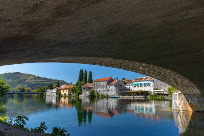 Trebinje Pogled na stari dio Trebinja i Trebišnjicu