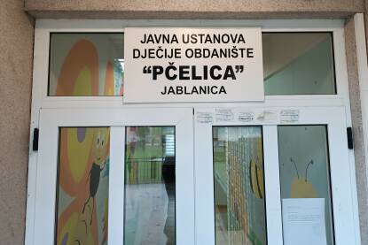 Dječije obdanište Pčelica, Jablanica Ulazna vrata. Dječije obdanište Pčelica Jablanica