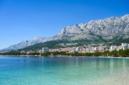 Makarska, Hrvatska. Jadransko more. Makarska, Hrvatska. Obala Jadranskog mora ljeti.