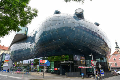 Graz, Austrija: Kunsthaus ili Muzej umjetnosti. Graz, Austrija: Kunsthaus ili Muzej umjetnosti. Arhitektonska znamenitost u gradu. Kunsthaus je izgrađen 2003. godine kada je Graz bio europska prijestolnica kulture,