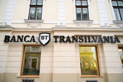 Banca Transilvania Banca Transilvania. Logo banke na zgradi.