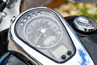 Brzinomjer na motoru Brzinomjer na motociklu.