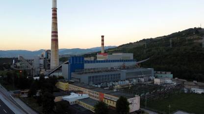 Termoelektrana Kakanj Termoelektrana Kakanj je jedna od nekoliko termoelektrana na području Bosne i Hercegovine. Nalazi se u Čatićima, nedaleko od Kaknja. Počela je sa radom 1985. godine.