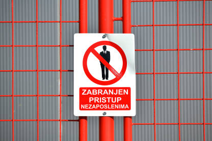 Zabranjen pristup nezaposlenima Znak ZABRANJEN PRISTUP NEZAPOSLENIMA