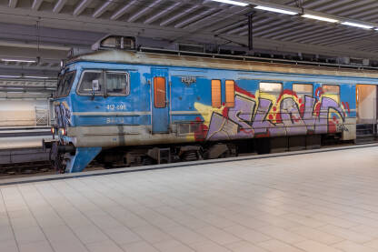 Stari voz, Železnička stanica Prokop, Beograd, Srbija Voz iscrtan grafitima, Glavna železnička stanica Prokop, Beograd, Srbija.