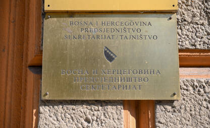 Sekretarijat Predsjedništva Bosne i Hercegovine. Sekretarijat Predsjedništva Bosne i Hercegovine. Tabla sa natpisom. Institucije BiH.