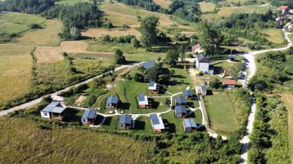 Visitor centar Pecka Visitor center Pecka ili Centar za posjetioce Pecka smješten je u nekadašnjoj osnovnoj školi u mjestu Gornja Pecka, opština Mrkonjić Grad.