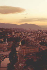 Sarajevo panorama Panorama grada Sarajeva, fotografisano sa Žute Tabije, zalazak sunca.