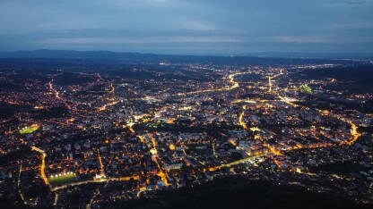 Banja Luka Banja Luka, panoramski snimak grada u predveče sa upaljenom rasvjetom