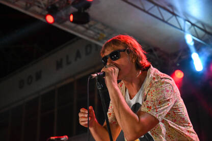 Davor Gobac, grupa Psihomodo pop. Davor Gobac, frontman rock grupe Psihomodo pop.