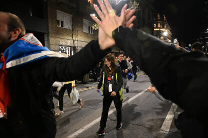 Doček studenata iz cijele Srbije, pred veliki studentski protest 15. marta 2025. godine u Beogradu. Solidarnost među mladima.