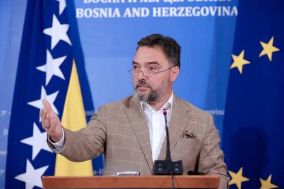 Staša Košarac je ministar vanjske trgovine i ekonomskih odnosa u Vijeću ministara Staša Košarac iz SNSD.