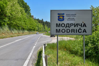 Modriča Tabla sa natpisom Modriča, Republika Srpska, Bosna i Hercegovina.
