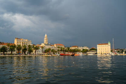 Stari grad u Splitu, Hrvatska Split, Dalmacija, Hrvatska. Luka na Jadranskom moru. Katedrala u gradu.