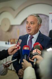 Branislav Borenović Branislav Borenović je srpski političar iz Bosne i Hercegovine i predsjednik Partije demokratskog progresa, političke stranke sa sjedištem u Banjoj Luci.