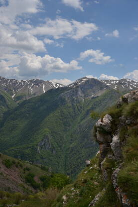 DSC_1134.JPG Bosna i Hercegovina, Lukomir. Pogled na planine, nebo, zelenilo.