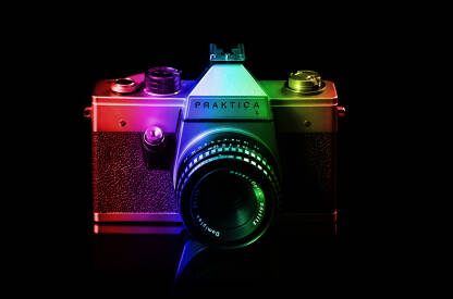 Analogni fotoaparat Praktica L Praktica L
Prva generacija: L-serije (period proizvodnje 1969-1975, Njemačka)
Inače L serija se proizvodila u četiri generacije od 1969 do 1989 godine.