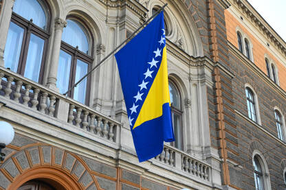 Zgrada predsjedništva Bosne i Hercegovine. Zgrada predsjedništva Bosne i Hercegovine u Sarajevu. Zastava BiH iznad ulaza u Predsjedništvo BiH.