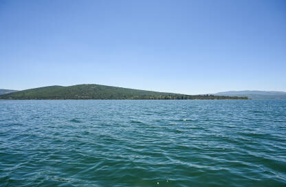 Buško jezero, Livno, BiH. Buško jezero, Livno, BiH. Umjetno jezero, pogled iz čamca.