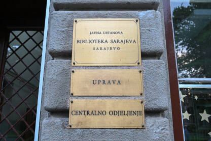 Biblioteka grada Sarajeva. Biblioteka grada Sarajeva. Tabla sa natpisom.