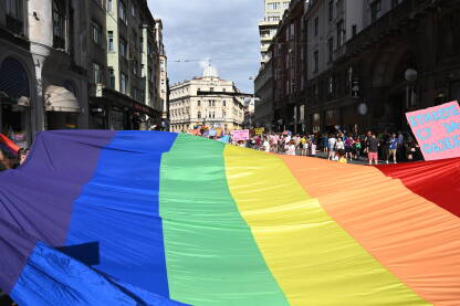Zastava duginih boja, duga na ulicama Sarajeva LGBTI zastava na protestima. Povorka ponosa, Sarajevo, BiH.