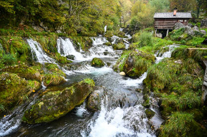 Krupa na Vrbasu. Krupa na Vrbasu. Rijeka, slapovi i mlinice.