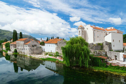Trebinje - Stari grad Pogleda na trebinjski Stari Grad preko rijeke Trebišnjice.