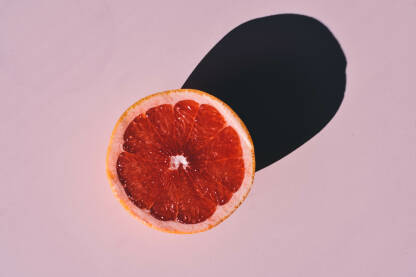 _DSC0598 Izvor vitamina C. Grejp. Grejpfrut. Citrusi.