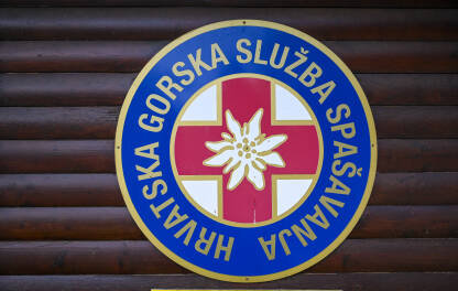 Gorska služba spašavanja, Hrvatska. Gorska služba spašavanja, Hrvatska. Tabla sa natpisom GSS Hrvatske.
